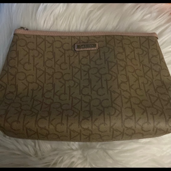 Calvin Klein Makeup Bag - Picture 2 of 6